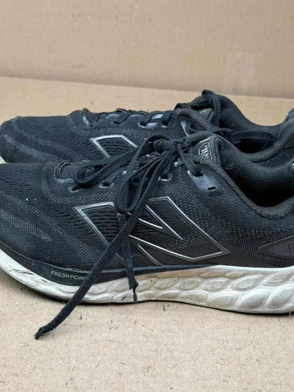 New Balance Men 10.0 / Women 11.5 Black Fresh Foam 680 V8 Running Shoes M680LK8